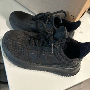 Boys adidas black tennis shoes